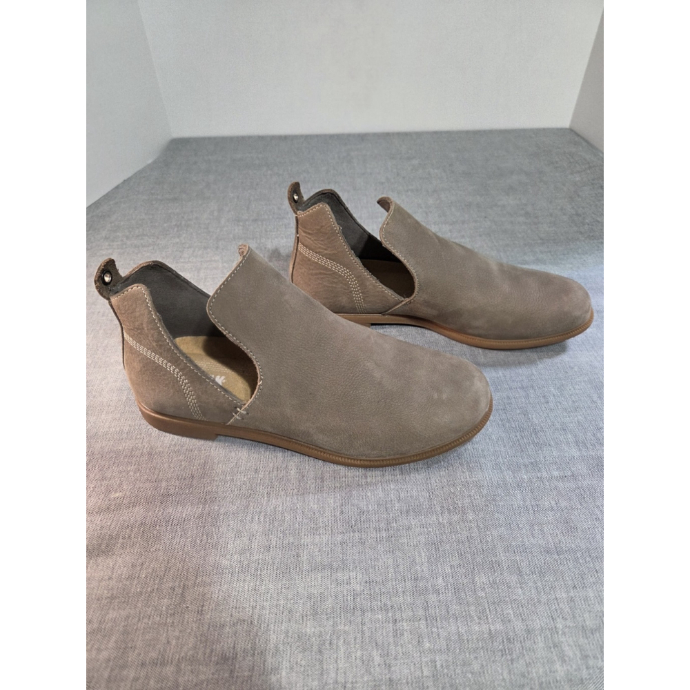 Kodiak Leather Uppers Womens 6.5 Ankle Bootie Brown V Cut Pull On Round Toe